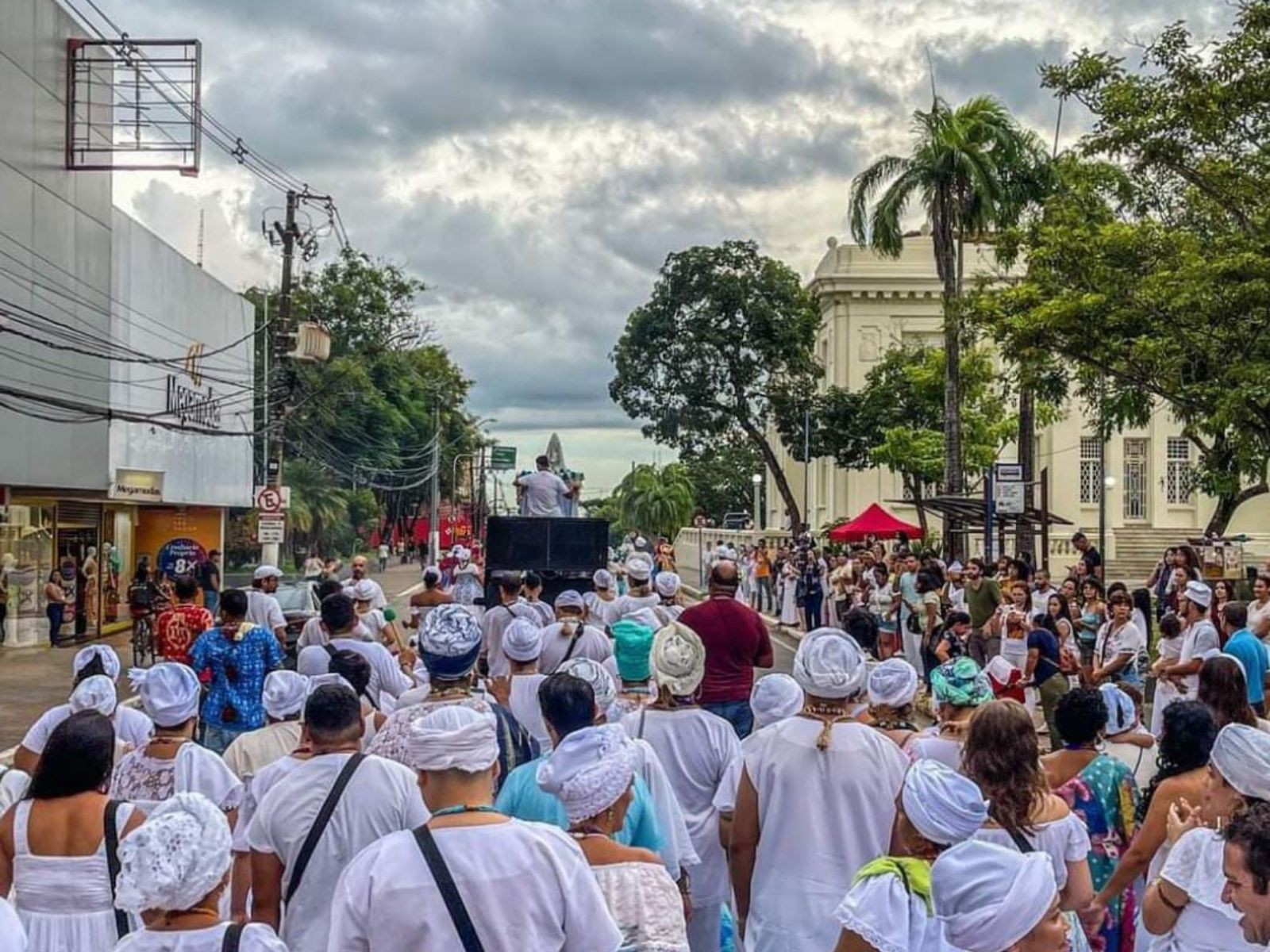 
‘Odô Iyá’: Cortejo celebra Iemanjá e alerta contra racismo religioso em Rio Branco