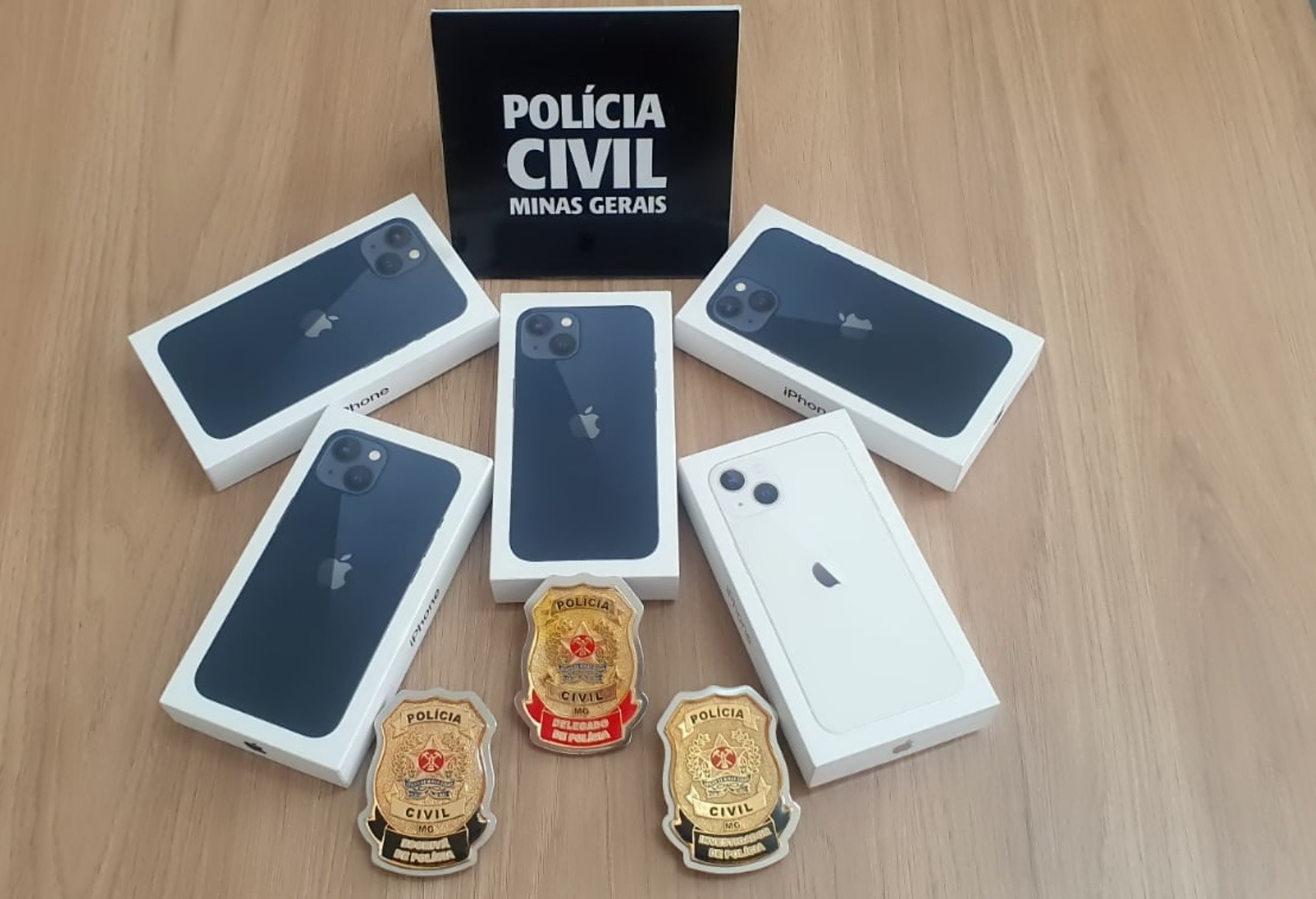 Polícia recupera iPhones avaliados em R$ 18 mil comprados por funcionário de loja com dados de clientes em Poços de Caldas