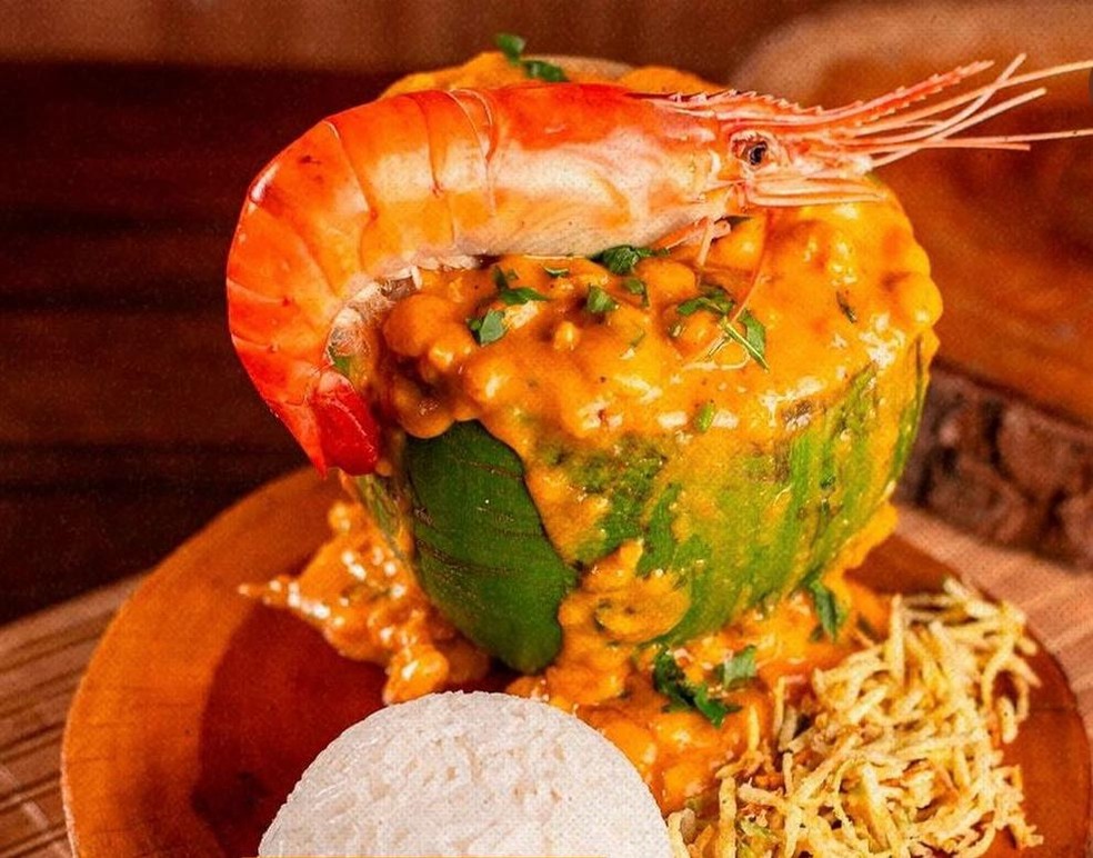 Camarão no coco é um dos pratos do Festival do Camarão e Frutos do Mar em Conceição da Barra, Espírito Santo — Foto: Reprodução/Redes sociais