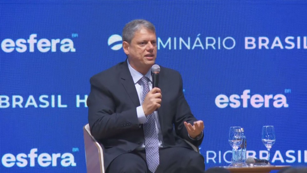 O governador Tarcísio de Freitas (Republicanos) durante o seminário da Esfera Brasil nesta segunda-feira (25), em São Paulo. — Foto: Reprodução/GloboNews