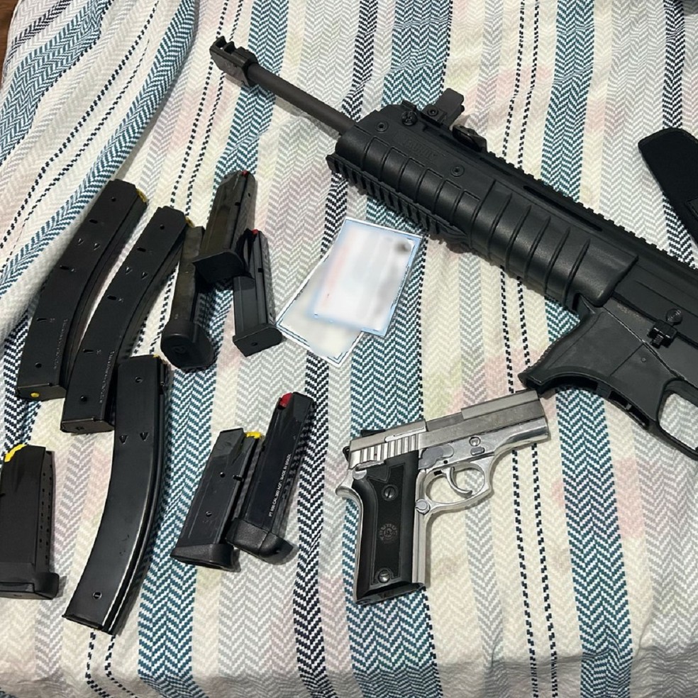 Armas e munies apreendidas com suspeitos de trfico internacional  Foto: Divulgao/FICCO-TO