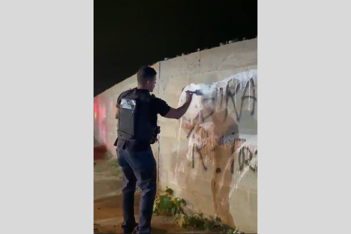Operação remove barricadas e apaga símbolos de facções em Araruama