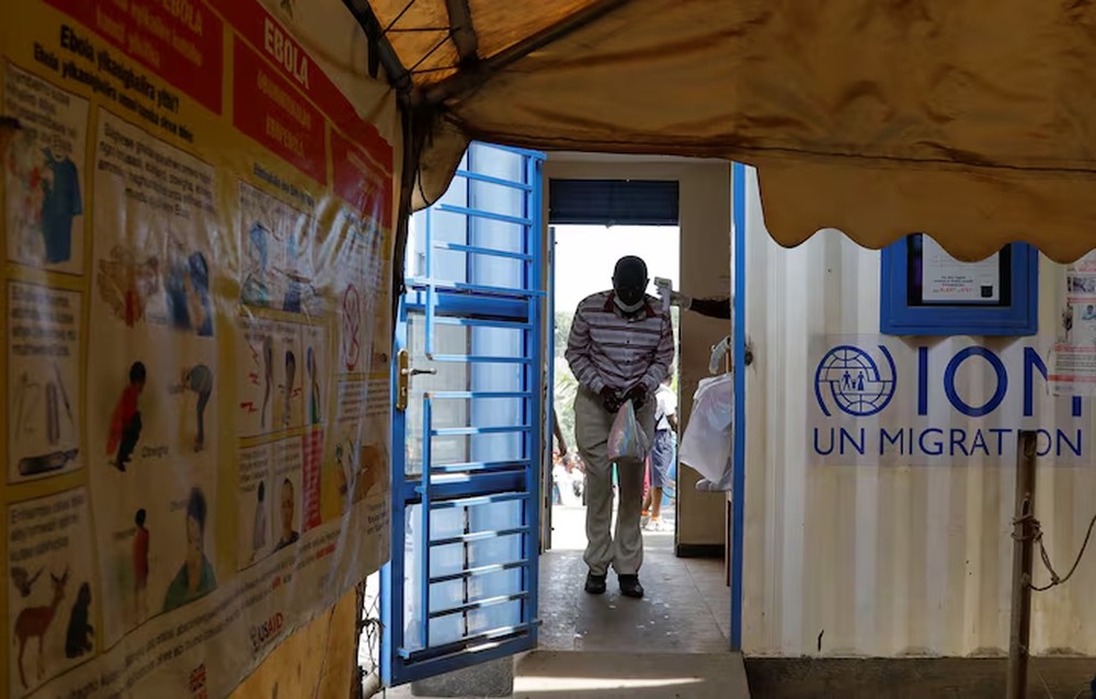 OMS prioriza três terapias experimentais para enfrentar a cepa Bundibugyo do Ebola