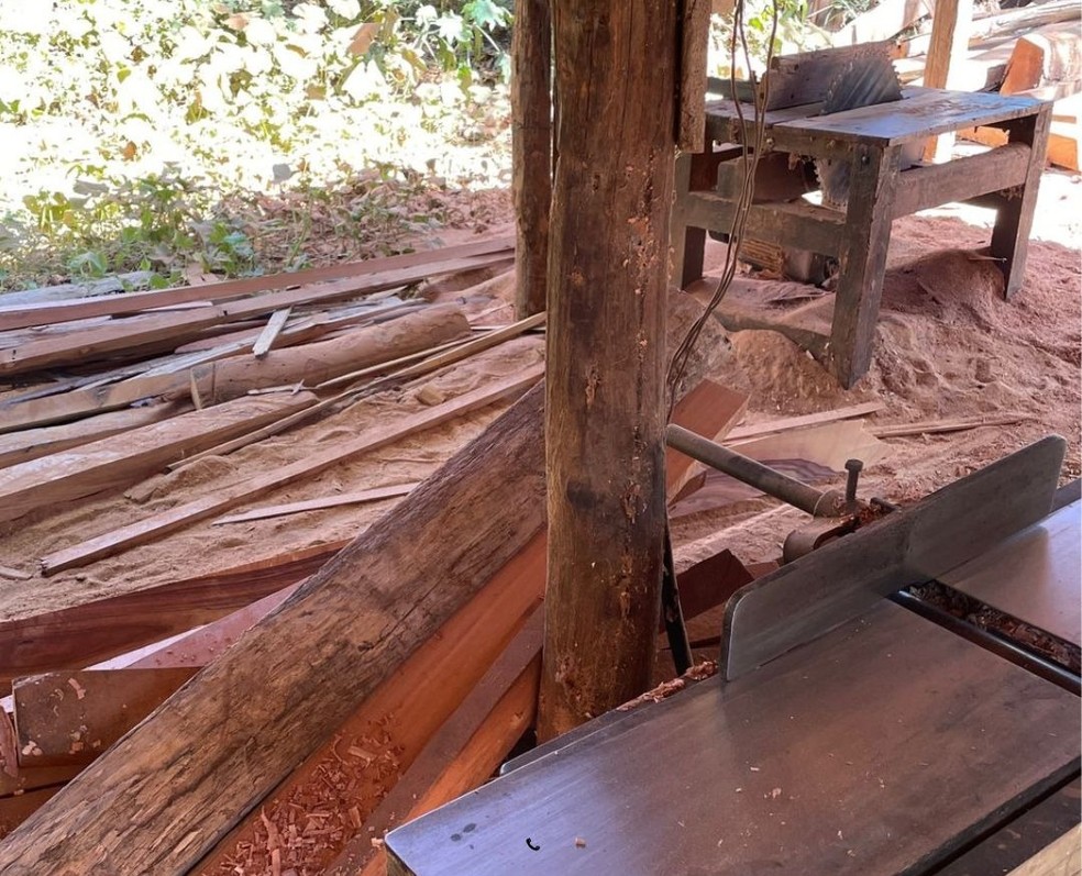 Serraria ilegal é fechada na Chapada Diamantina e idoso é levado para delegacia  — Foto: Divulgação/Polícia Militar