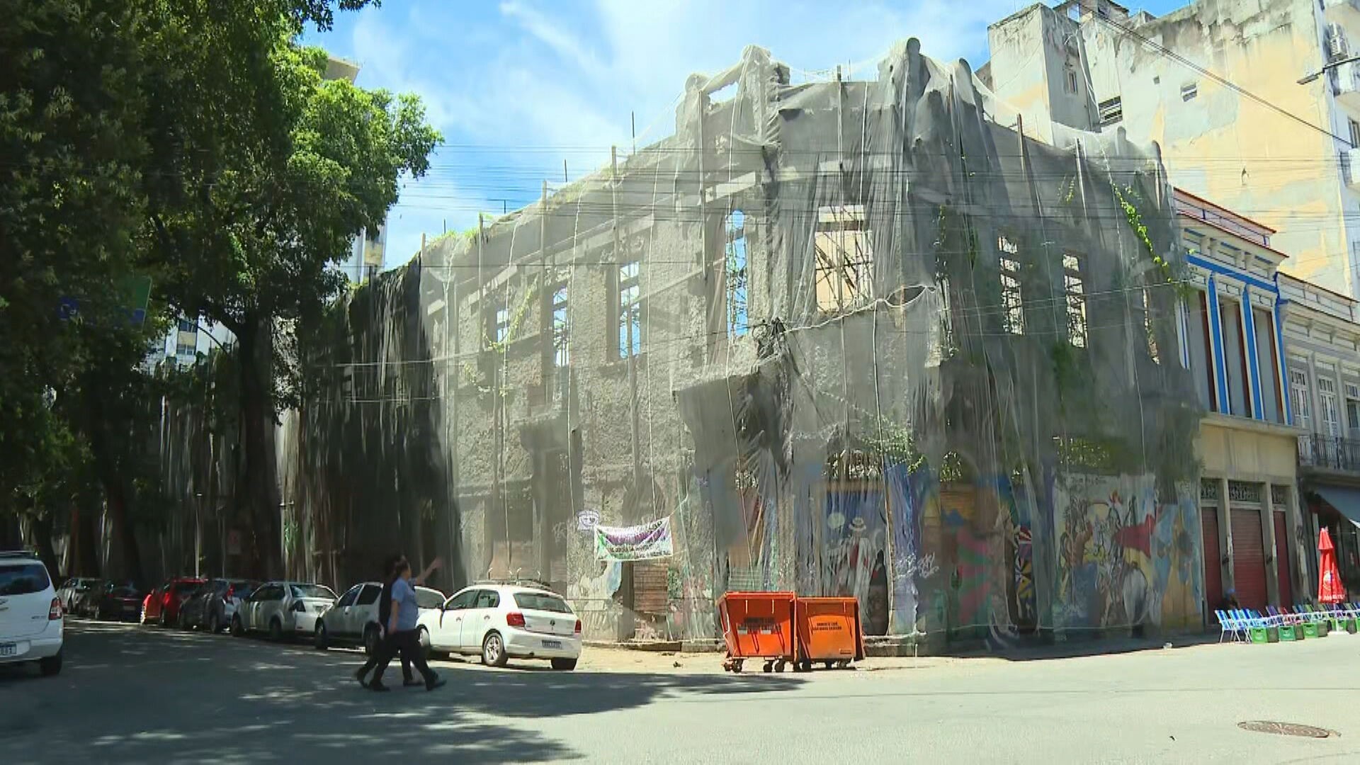 Vistorias apontam a extensão do problema do abandono de imóveis públicos e privados em várias regiões do Rio