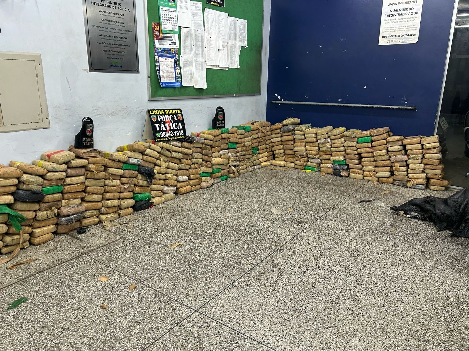 Cerca de 400 quilos de maconha são apreendidos em galpão no bairro Compensa, em Manaus