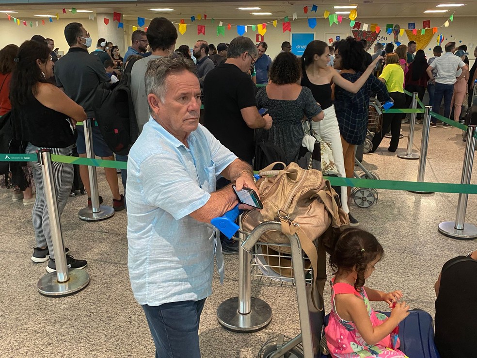 Rui Medeiros saiu de Fernando de Noronha e aguarda voo para chegar em Fortaleza — Foto: Geraldo Jerônimo/Inter TV Cabugi