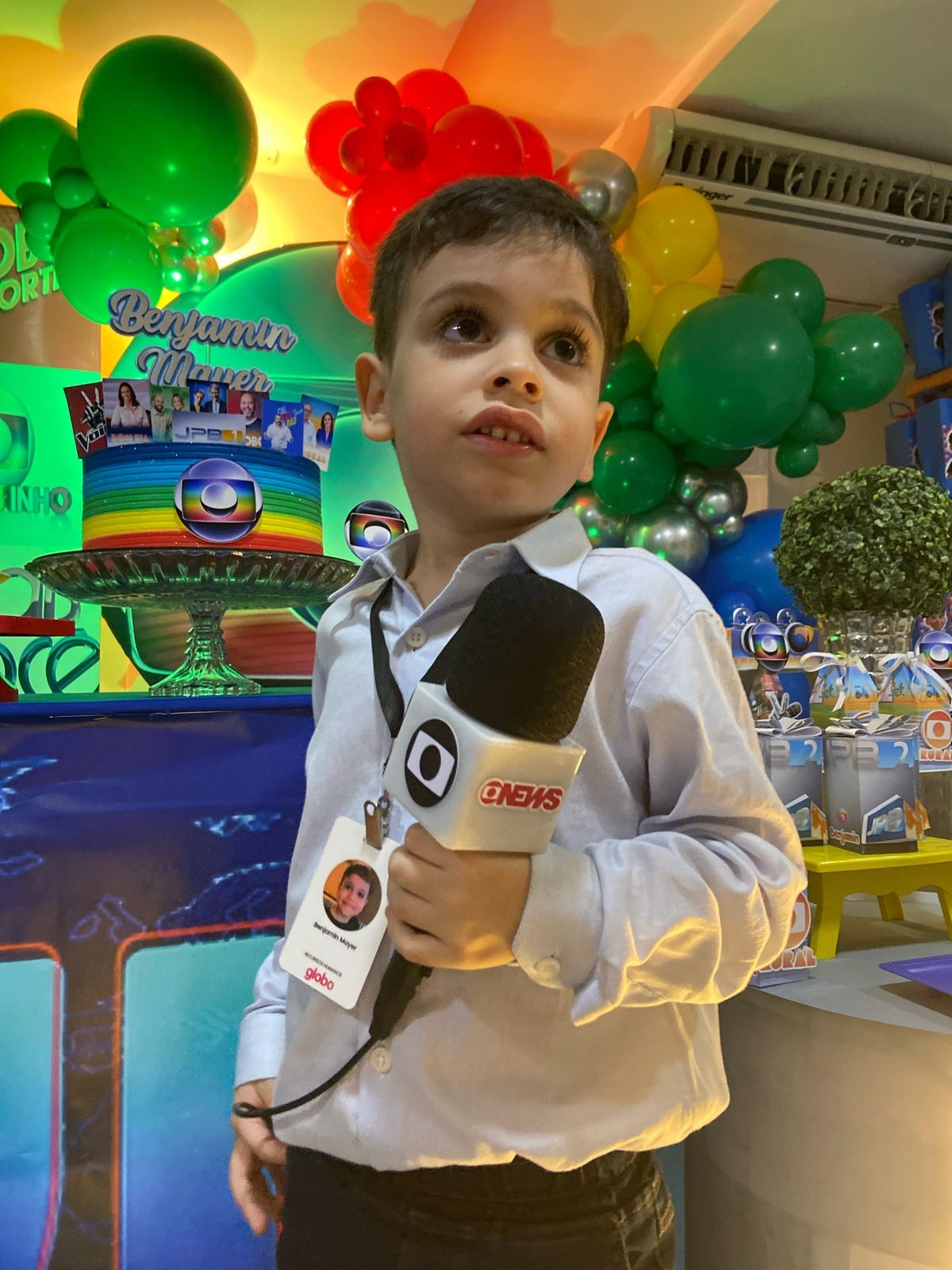 
Menino autista com hiperfoco na TV Globo ganha aniversário com tema da emissora 

