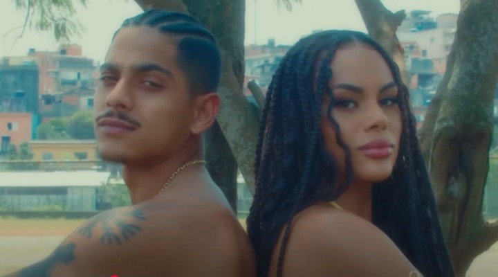 Sucesso nas redes sociais, Sabrina Lopes lança novo single em SP e comemora 10 anos de carreira: 'Entrei de cabeça'
