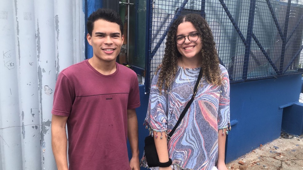Joo Alonso quer mudar de curso, enquanto rica Justino sonha em ser mdica; os dois fizeram Enem em Salvador — Foto: Joo Souza/g1
