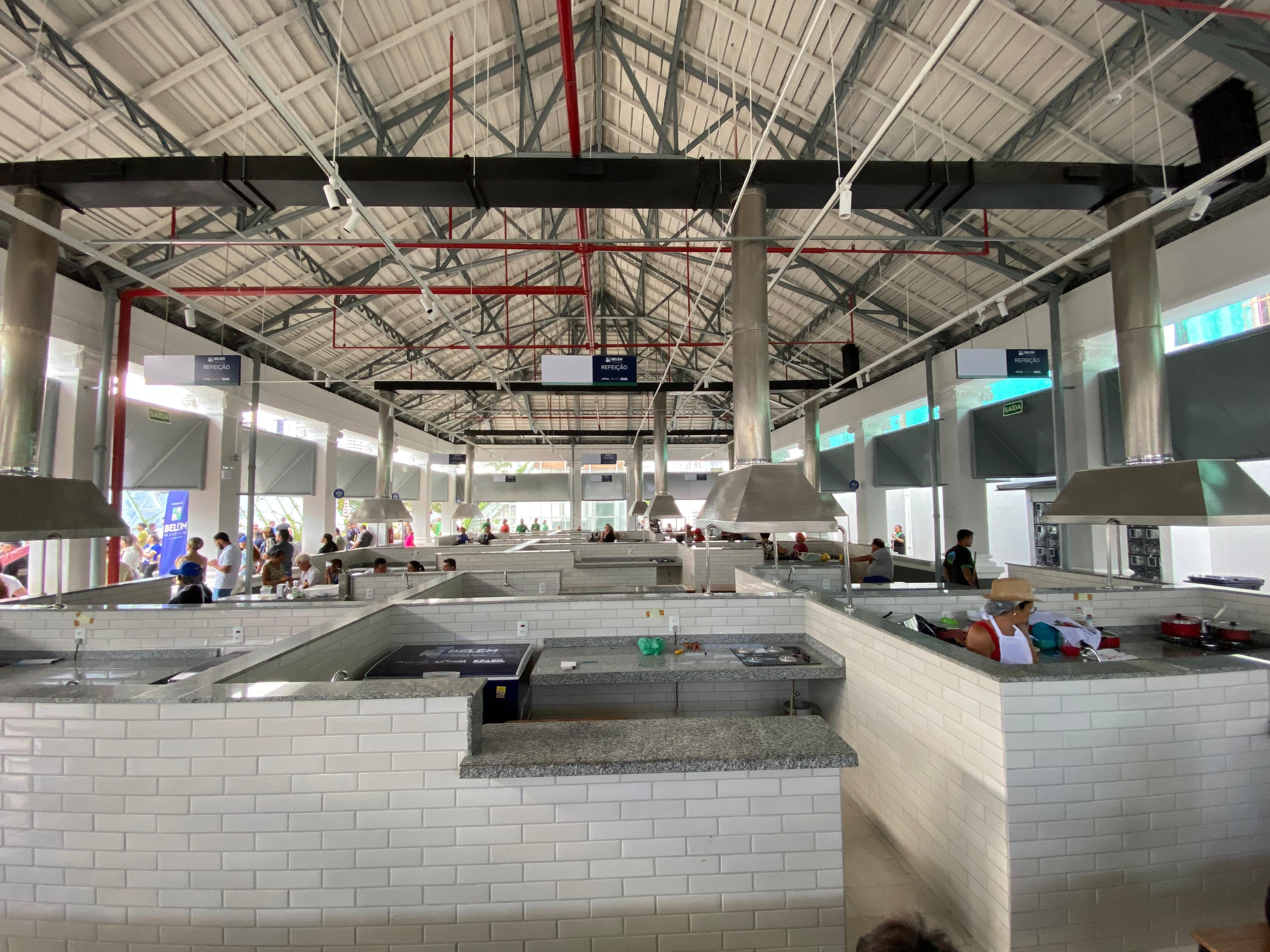 Após 2 anos em espaço provisório, Prefeitura de Belém entrega nova área aos feirantes do Mercado de São Brás 