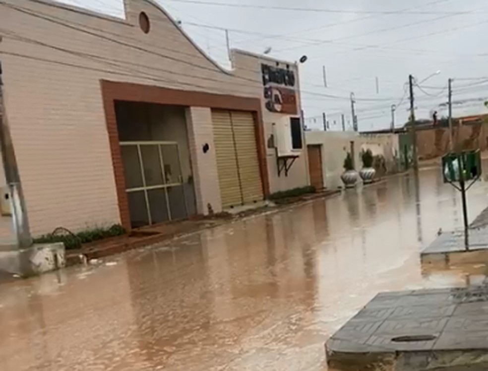 Forte chuva supera 100 mm no Povoado da Tapera, em Petrolina (PE) – Blog  Edenevaldo Alves