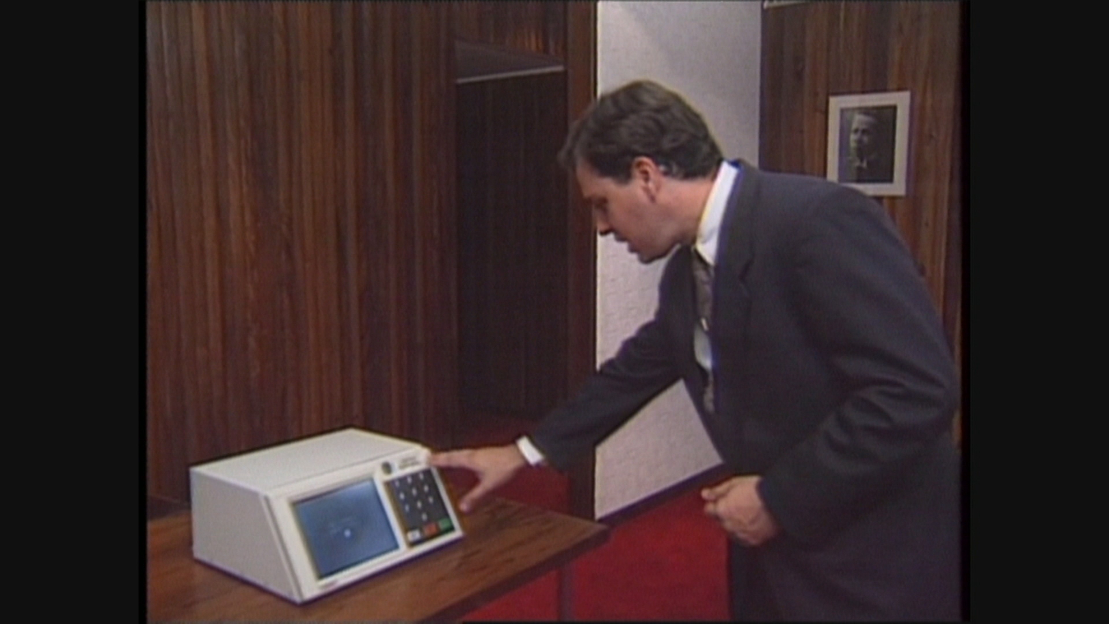 30 anos da urna eletrônica: veja como estreia foi noticiada no JN
