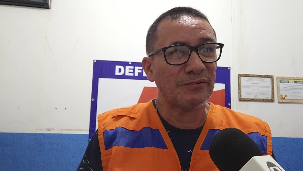 Técnico da Defesa Civil de Cruzeiro do Sul alerta que situação é preocupante pois o verão amazônico ainda está no início — Foto: Reprodução/Rede Amazônica Acre