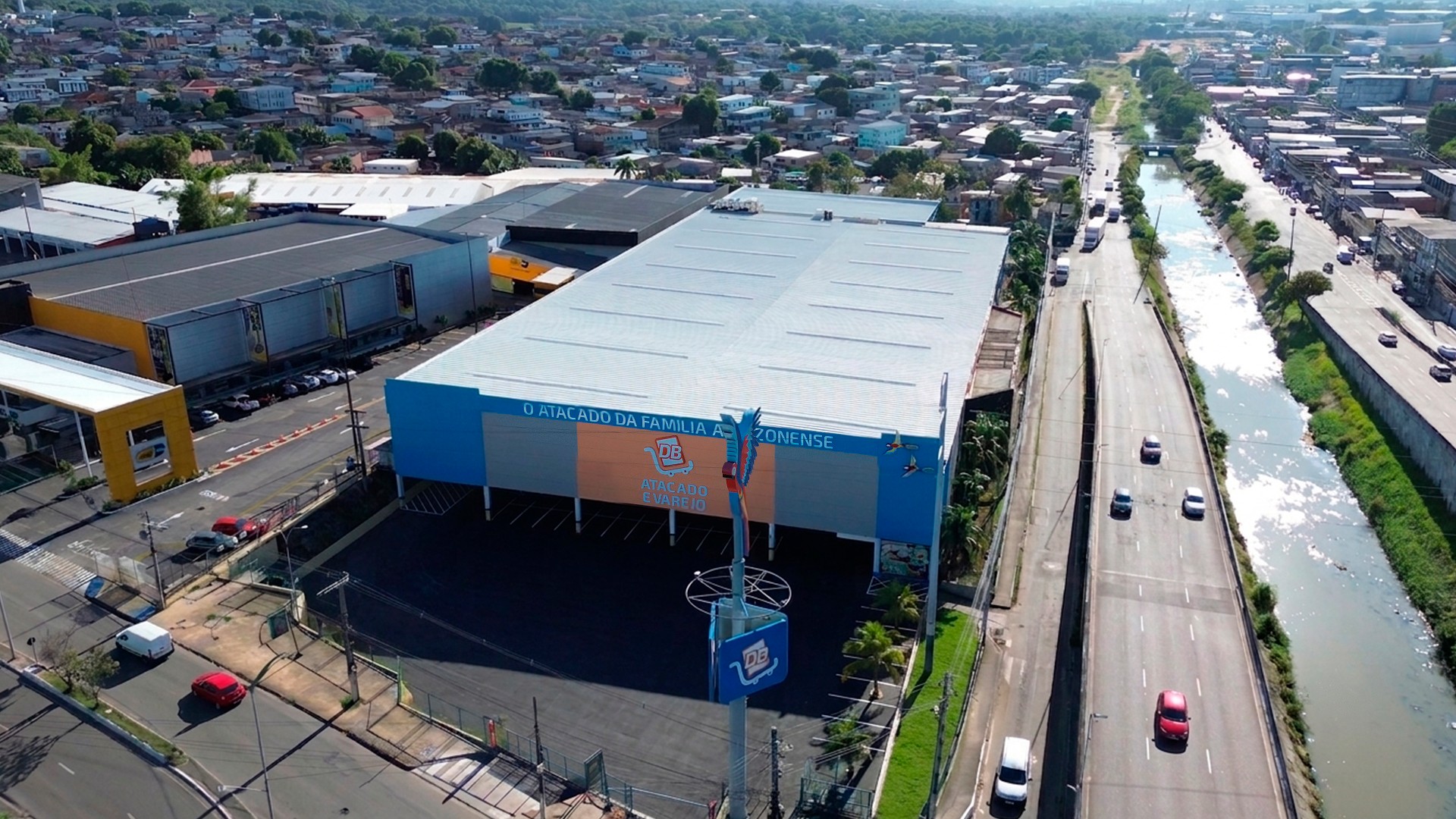 Grupo DB abre unidade de atacado e varejo no Distrito