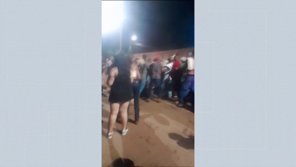 Briga generalizada durante cavalgada em Morro Agudo, SP — Foto: Reprodução/EPTV