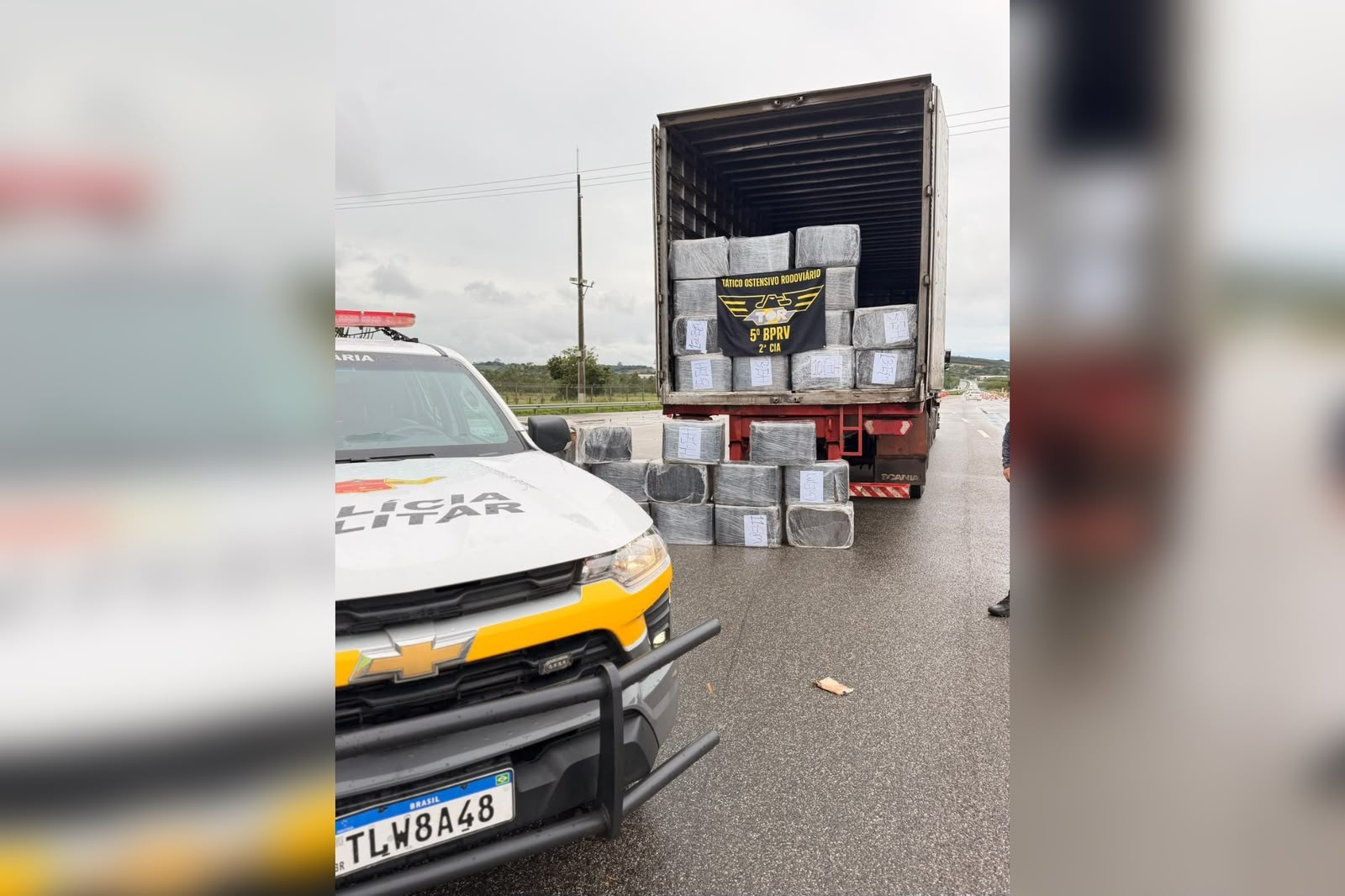 Polícia apreende mais de duas toneladas de maconha em rodovia de Sarapuí