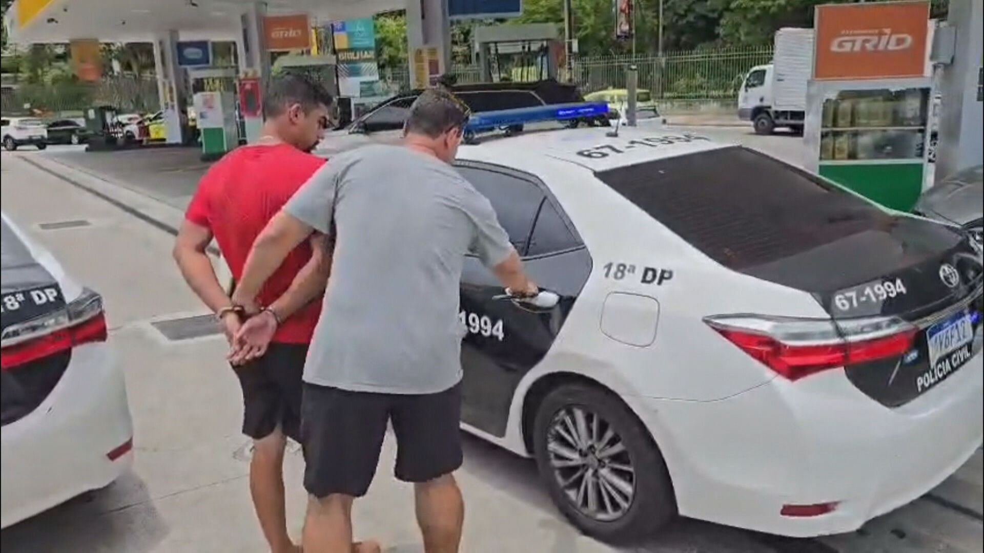 Suspeitos de aplicar golpes em idosos em feiras livres no Rio são presos