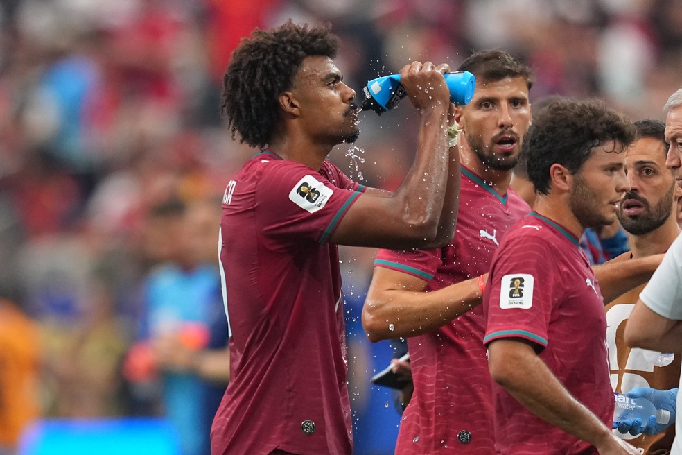 Renato Veiga (13), de Portugal, na partida das oitavas de final da Copa do Mundo entre Portugal e Espanha — Foto: AP/Julio Cortez