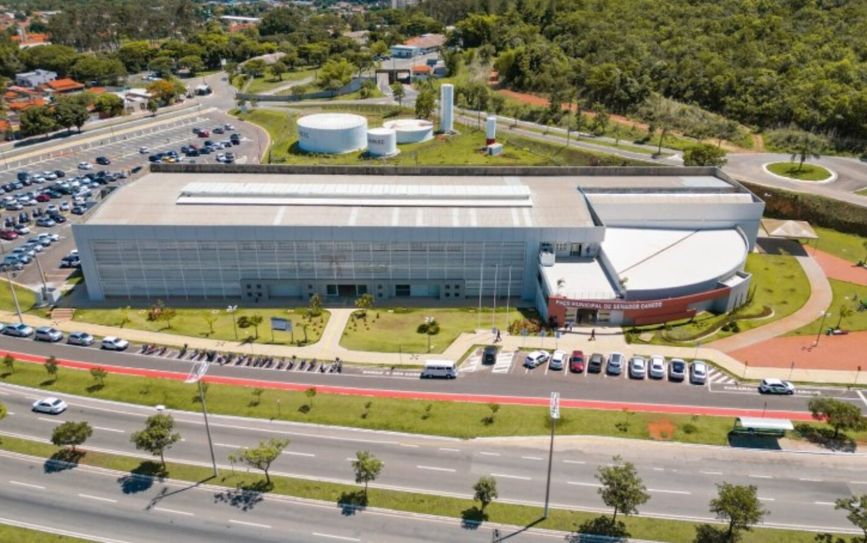 Prefeitura de Senador Canedo abre inscrições para concurso com 1,5 mil vagas e salários de até R$ 9,9 mil  