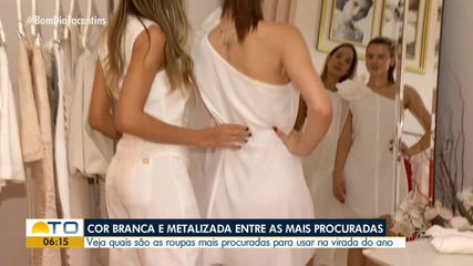 Branco e metalizado estão entre as cores mais procuradas para roupas do fim de ano