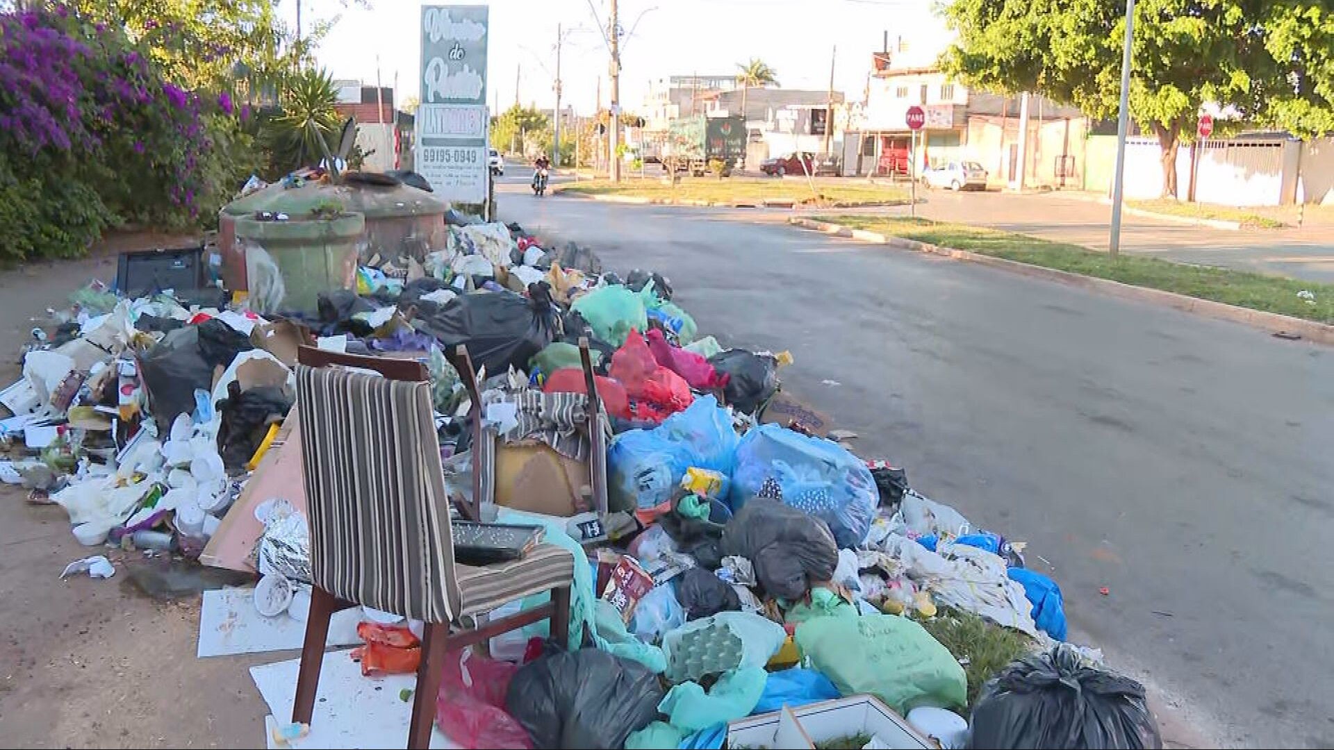 Paralisação de garis: SLU negocia para que 30% do serviço de limpeza urbana seja retomado no DF