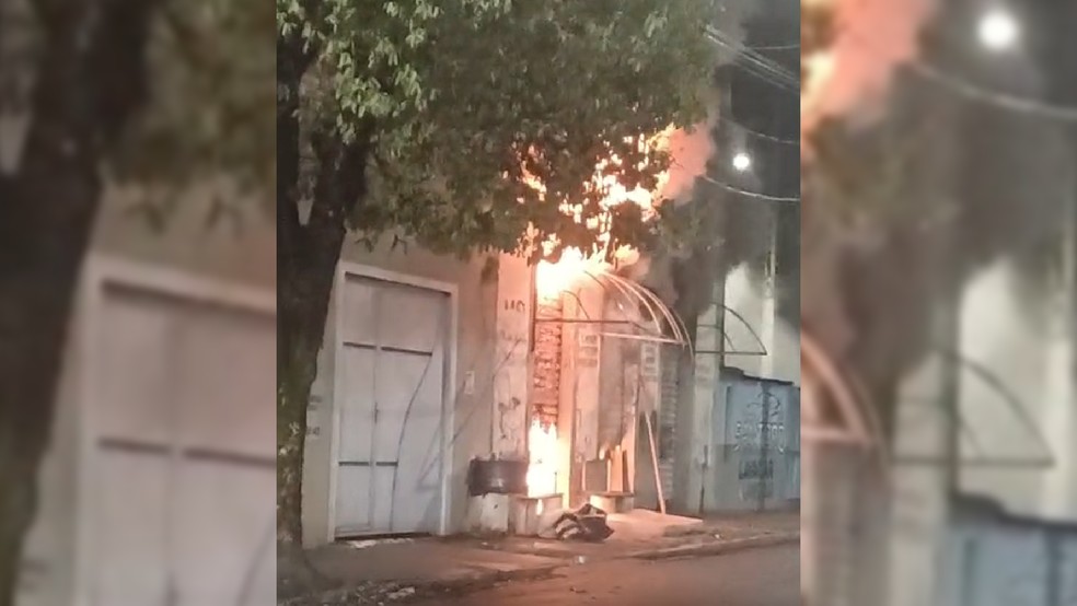 2 de 2
Outra pessoa tamb&eacute;m estava na casa e conseguiu sair a tempo em inc&ecirc;ndio em Iacanga. Ela foi socorrida pelo Samu &mdash; Foto: Arquivo pessoal