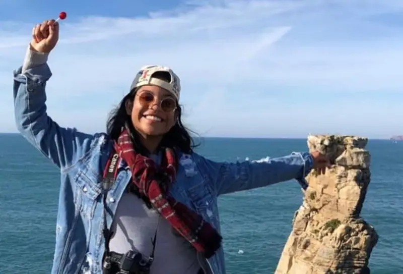 Corpo de Juliana Marins é levado para Bali; peritos querem saber quando jovem morreu
