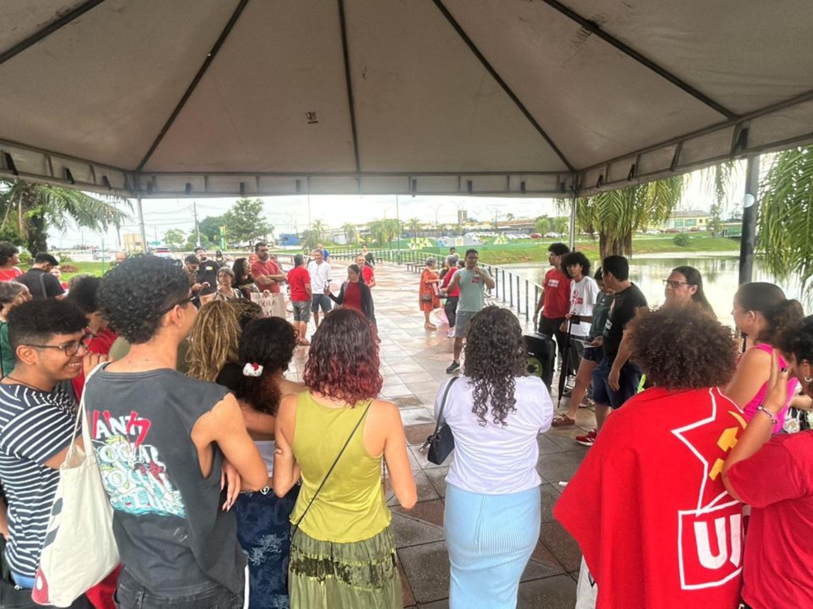 Ato contra PL da Dosimetria reúne manifestantes em Rio Branco, no Acre