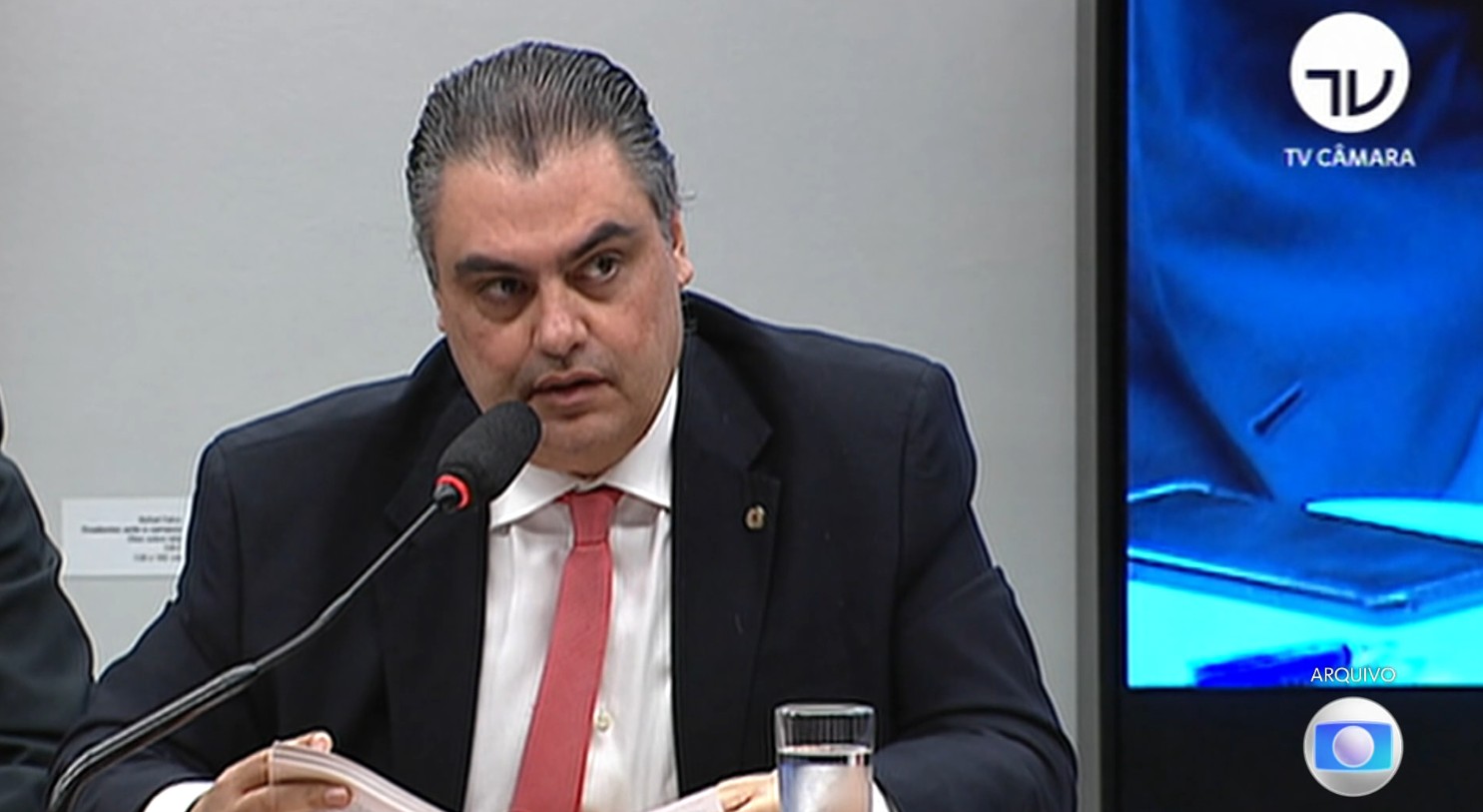Por falta de acordo entre os partidos, a Câmara suspende a votação da PEC da blindagem; entenda