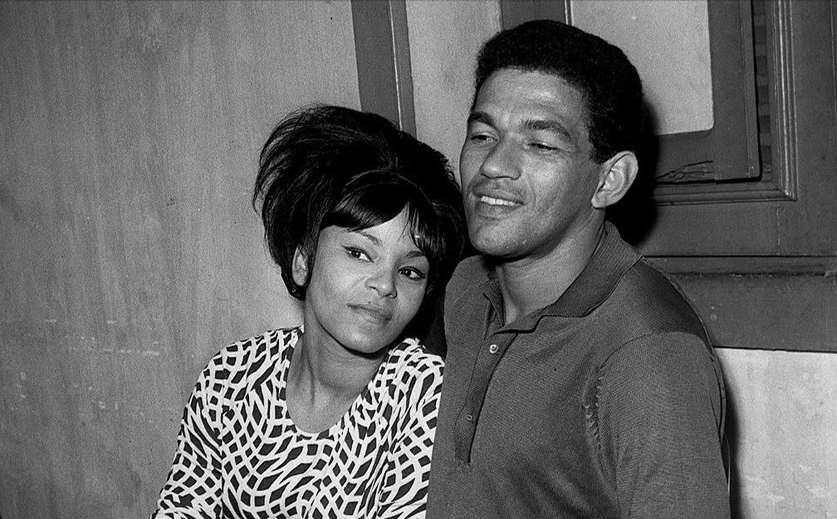 Trilha torta do amor de Elza Soares e Garrincha ecoa em série ...