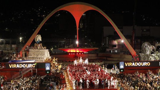 Veja os melhores momentos do desfile que garantiu o título da Viradouro