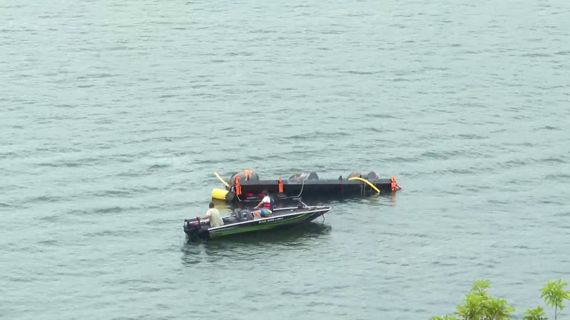 Chalana com cerca de 20 pessoas naufraga no Rio Grande na divisa entre São Paulo e Minas Gerais