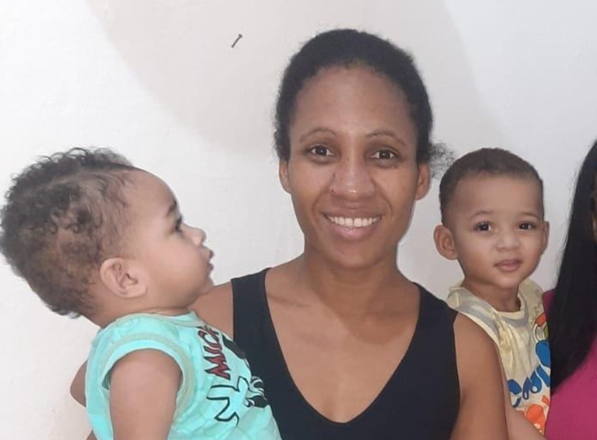 Mulher que morreu com filhos em incêndio sofria violência e tentou se separar do companheiro, diz irmã: 'Não aguentava mais'