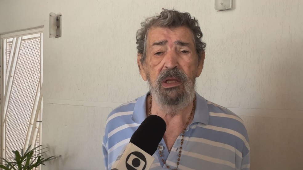 Idoso diz que só percebeu onça em garagem de casa após rosnado e não teve medo — Foto: Reprodução/TV TEM