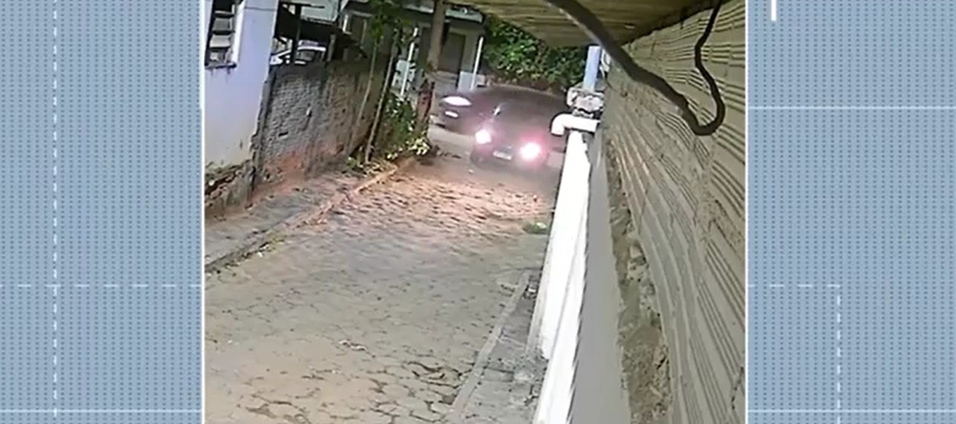 Criança de 2 anos morre atropelada ao atravessar rua durante festa em Governador Valadares