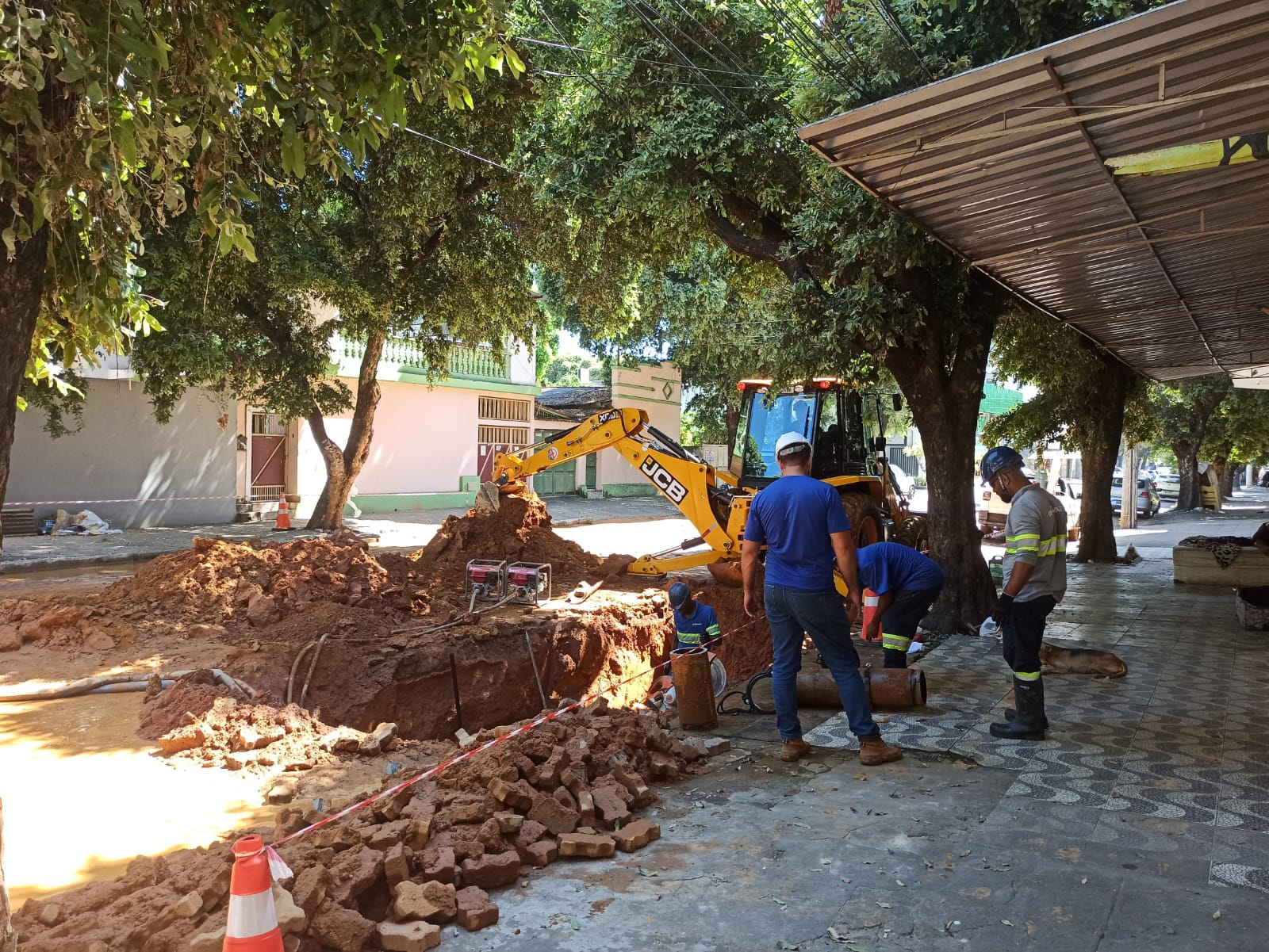 Rompimento de adutora deixa quase 20 bairros sem água ou com baixa vazão em Governador Valadares