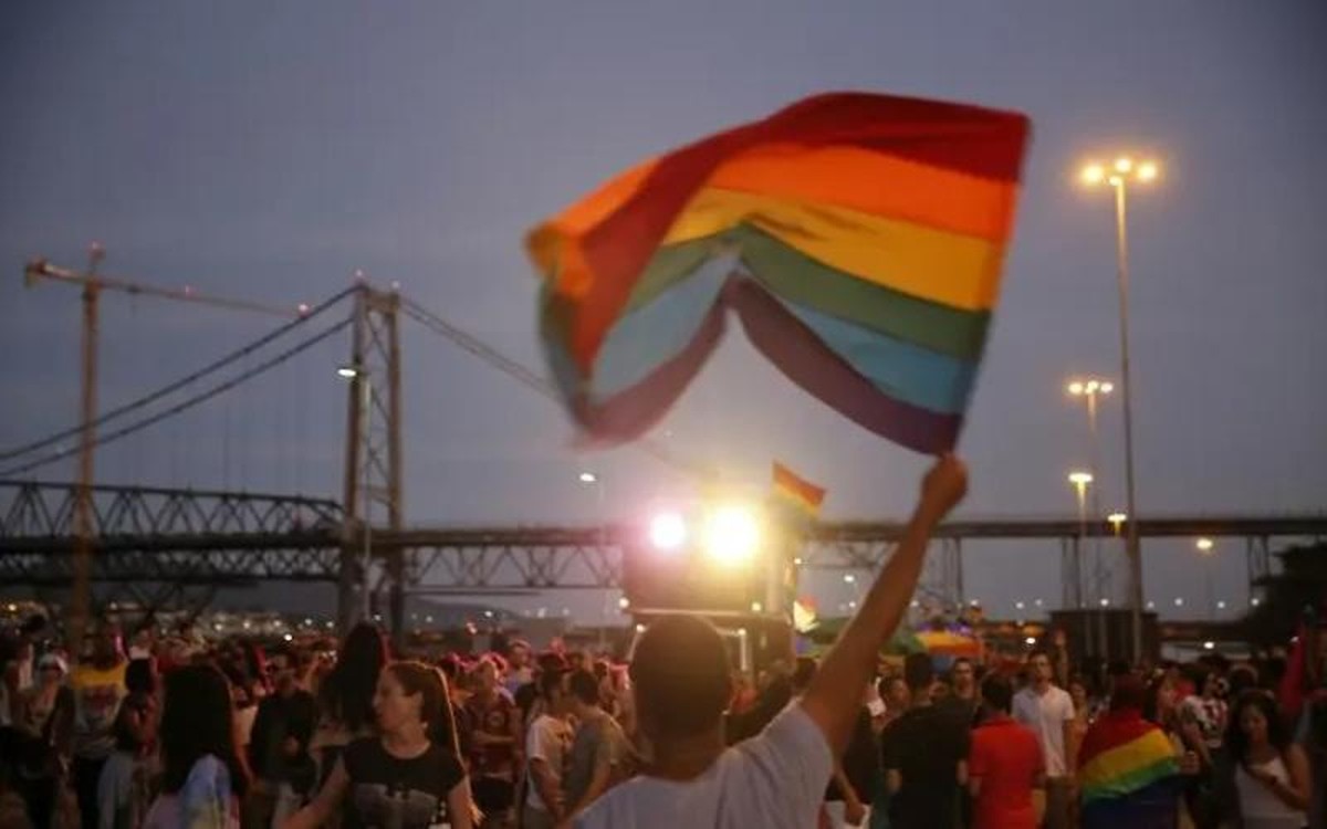 Entenda por que Florianópolis é destaque em destinos LGBTQIA+, segundo o Ministério do Turismo