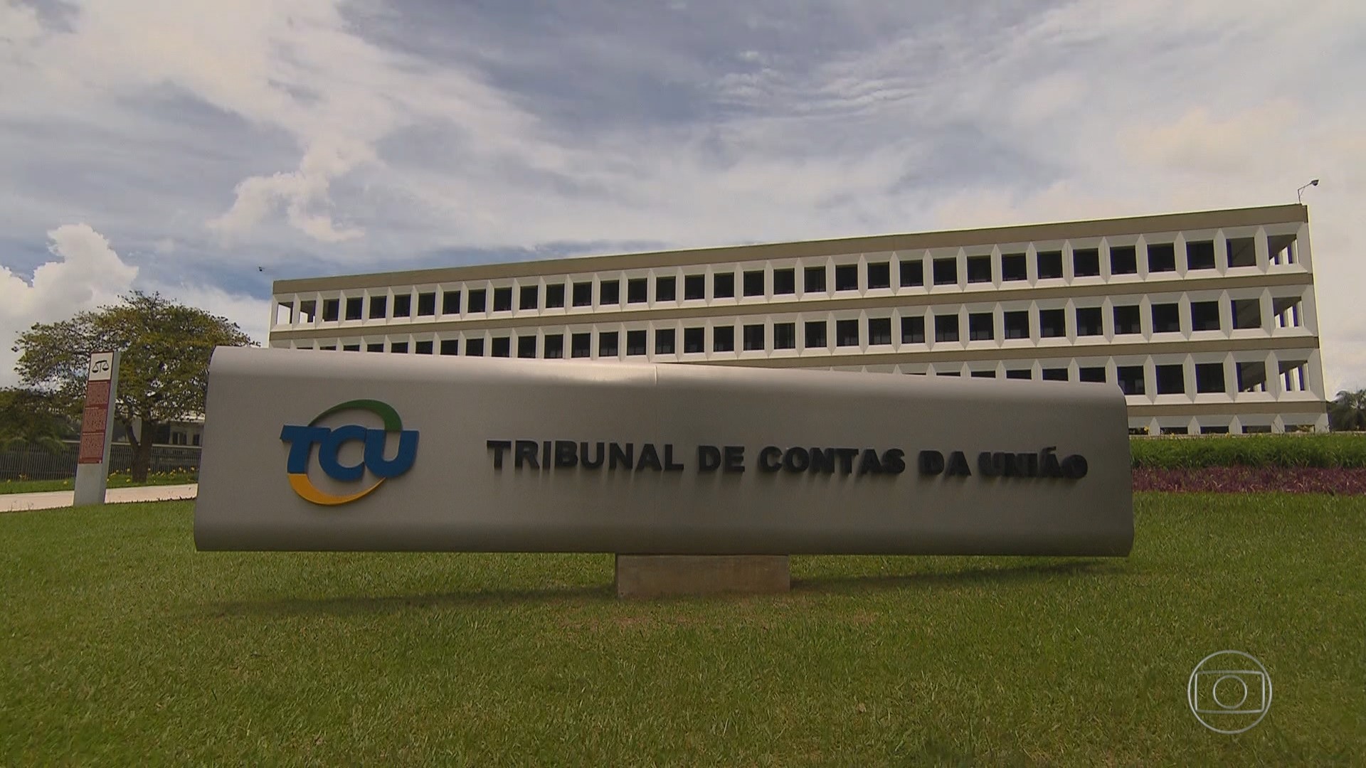 TCU publica edital de concurso com 60 vagas e salários de até R$ 15 mil; veja como participar