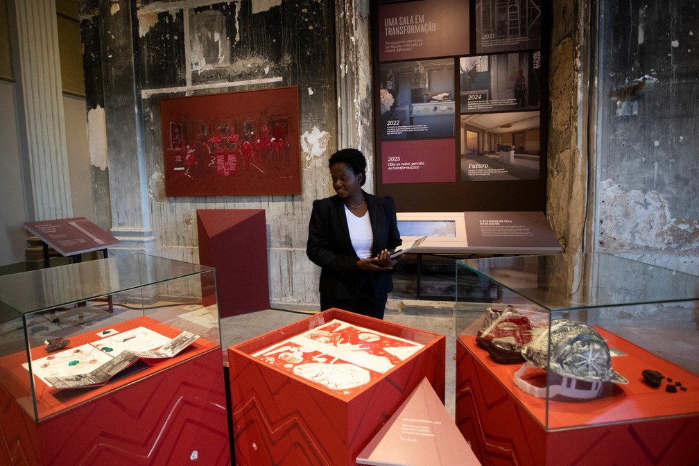 A terceira sala é dedicada à história do museu e à reconstrução do palácio. — Foto: AP/Bruna Prado