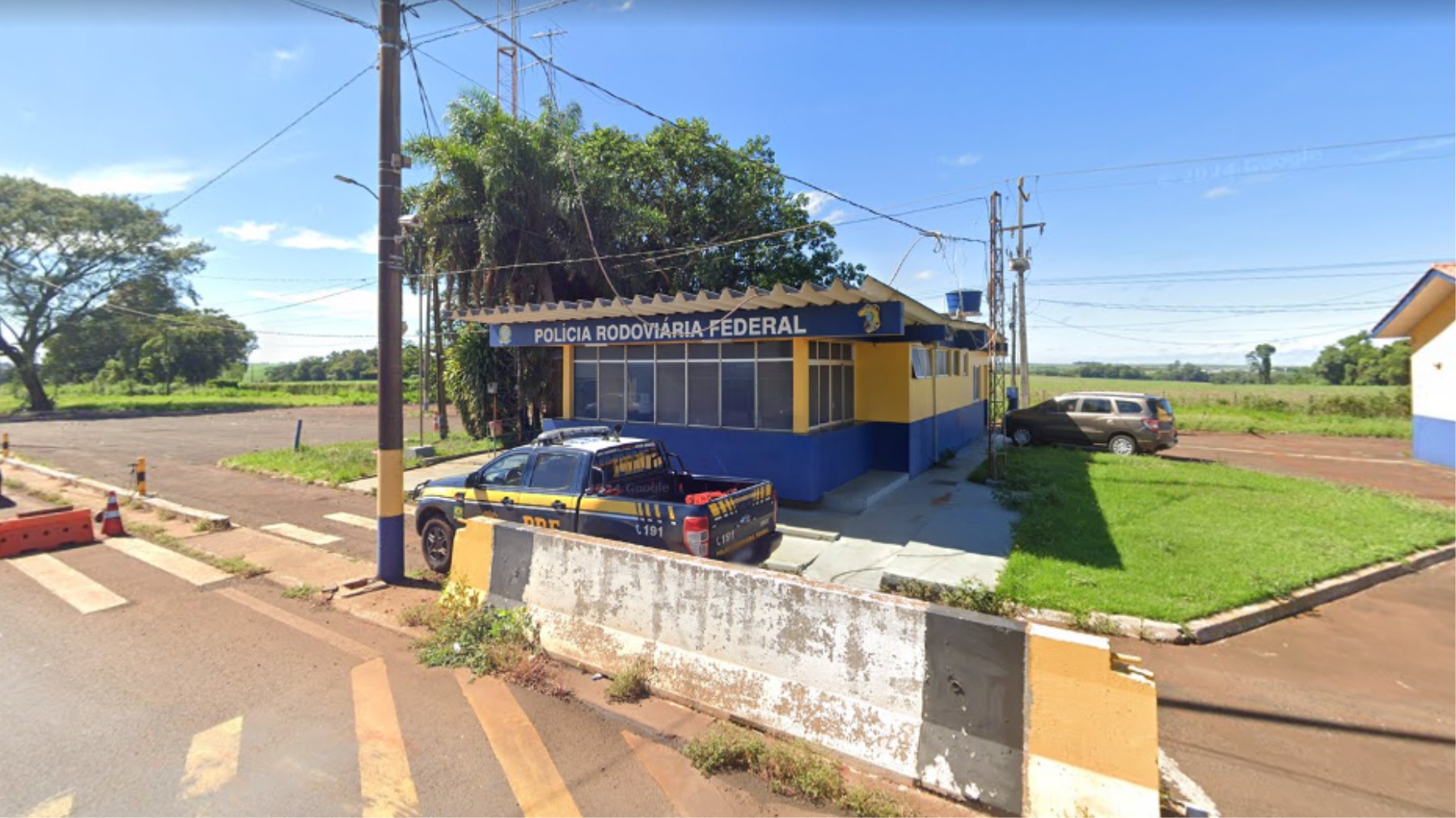 Professora é sequestrada em estacionamento mercado, abandonada em área de mata e criminosos fogem com o carro para o Paraguai