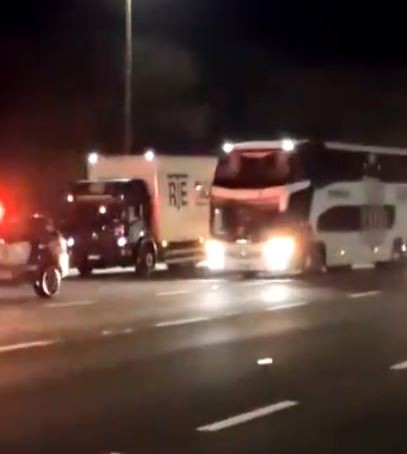 Polícia Civil abre inquérito para investigar torcedores por ataque a ônibus do Santos após derrota