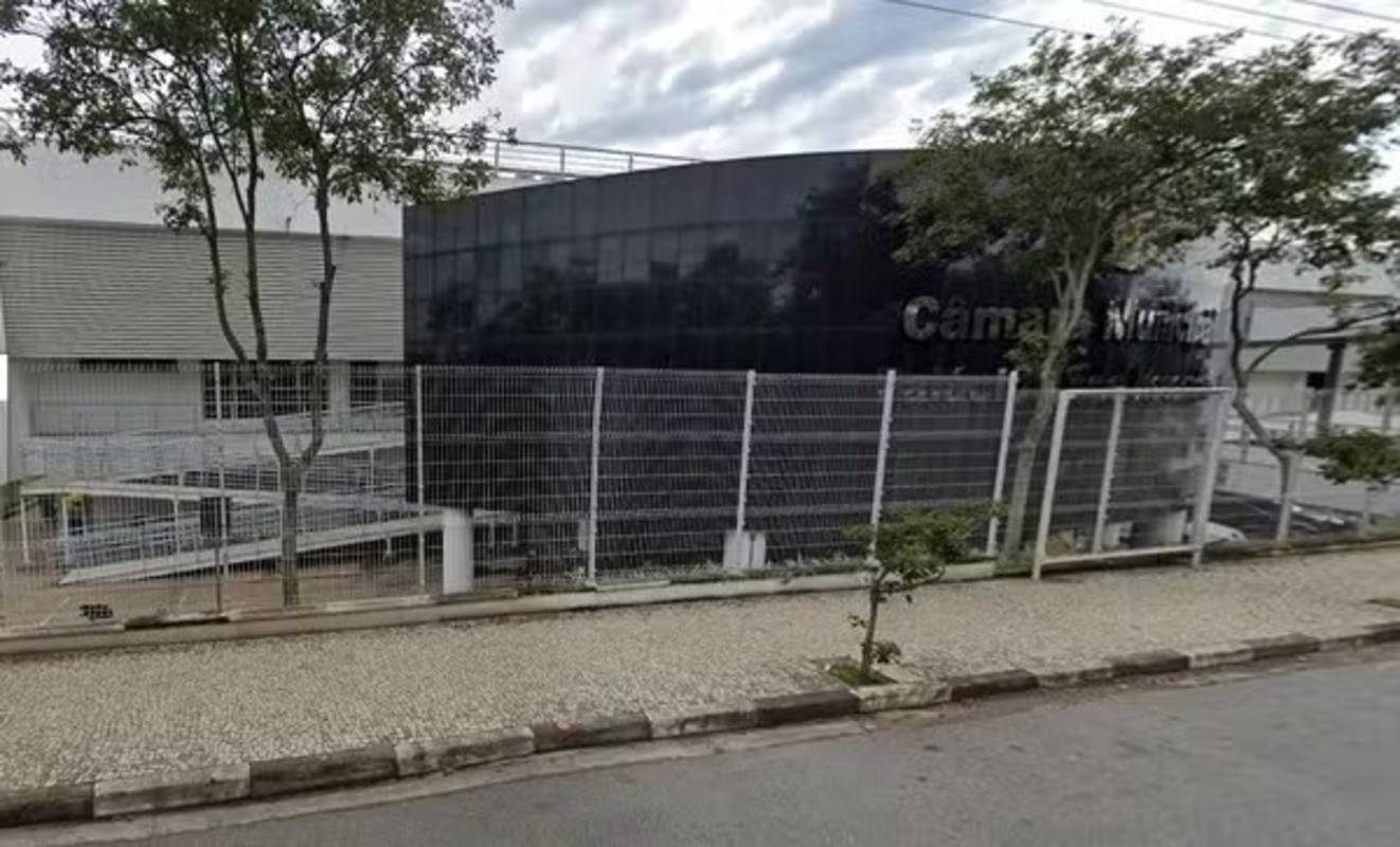 MP aciona Justiça contra vereador e assessora de Itatiba que recebeu salário integral mesmo estando na Turquia