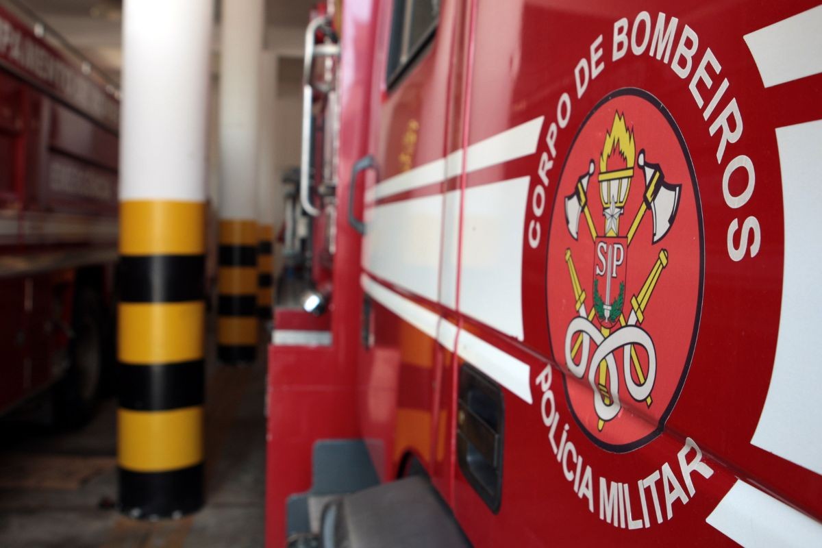 Dois homens desaparecem após serem arrastados por correnteza durante enchente em Jandira, na Grande SP