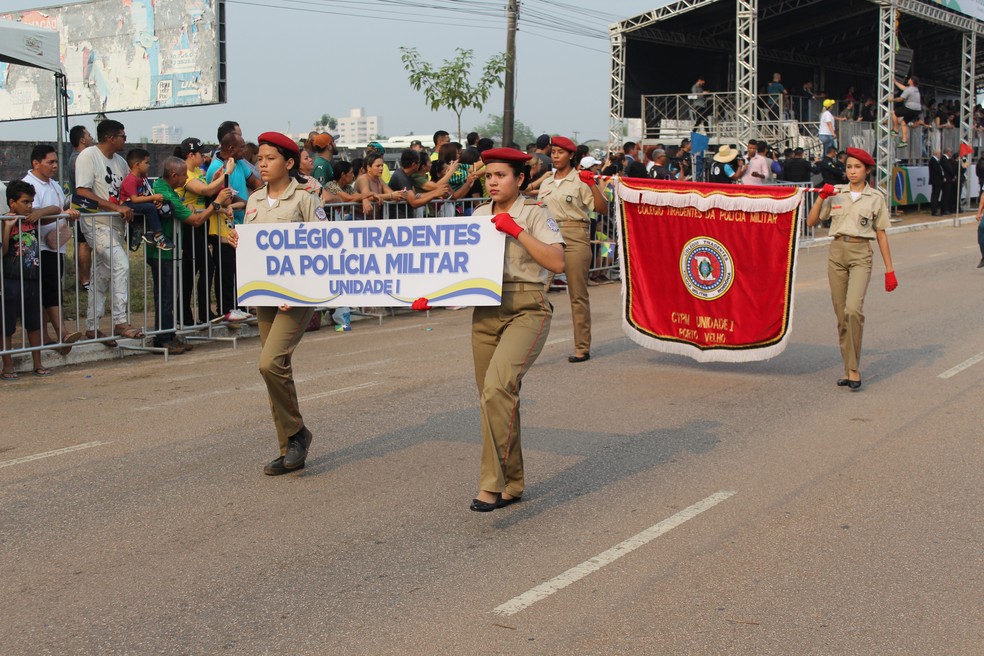 Alunos do Colégio Tiradentes da Polícia Militar desfilam em comemoração à independência do Brasil em Porto Velho — Foto: Foto: Mateus Santos/g1