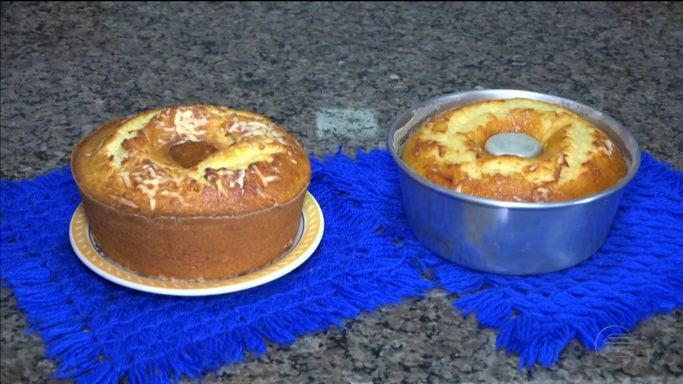 Café da manhã ou lanche da tarde: aprenda a receita de um delicioso bolo doce com queijo parmesão