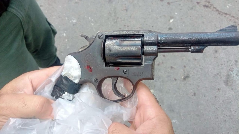 Arma utilizada em crime onde dois homens acabaram mortos em Fortaleza. — Foto: Reprodução