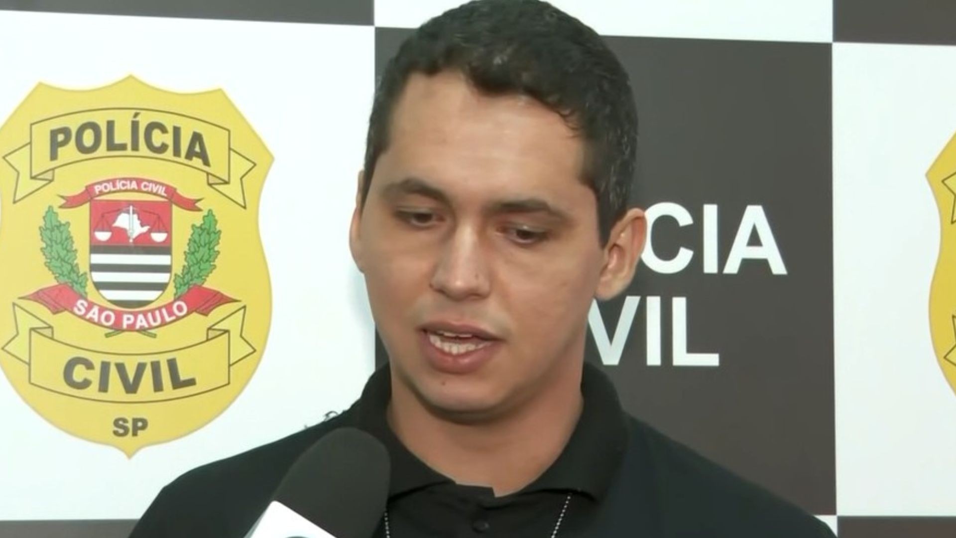 Pai que incentivou filho a agredir outra criança pode responder por corrupção de menores, lesão corporal e até tortura, diz delegado