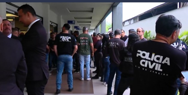 Corpos de policiais civis mortos em megaoperação no Rio são velados