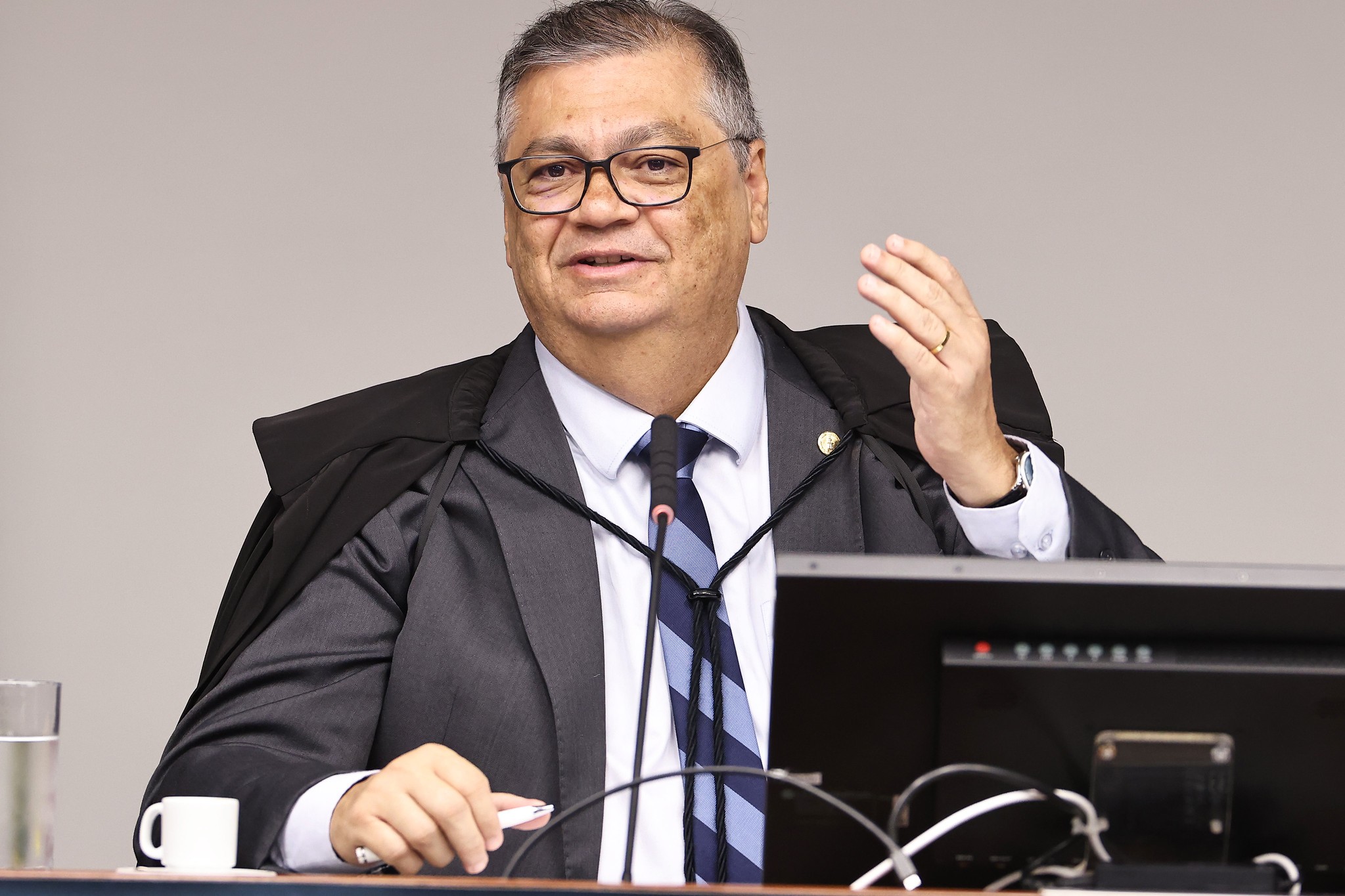 Dino diz que momento adequado para STF analisar ação sobre emendas é depois das eleições